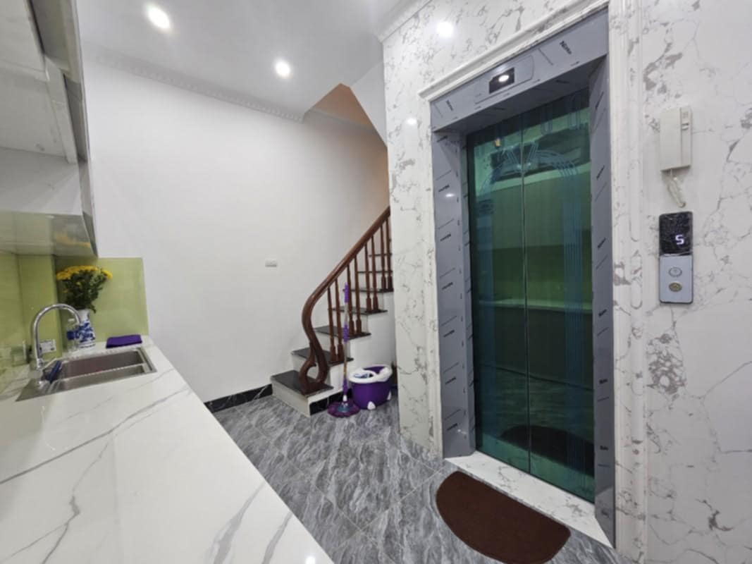 Bán nhà trung tâm Hai Bà Trưng 15m ra phố thang máy 45m2 10.5 tỷ - Ảnh 1